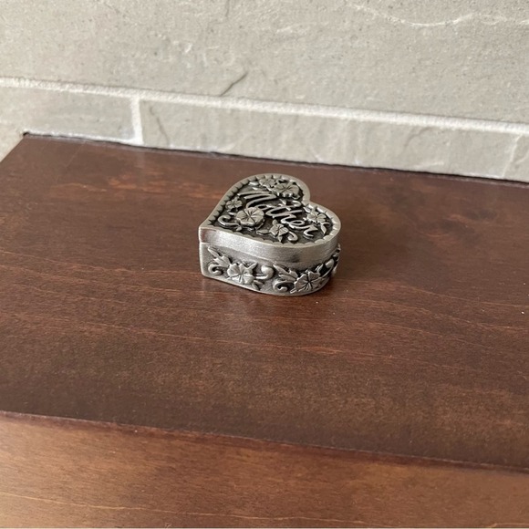 Vintage Pewter Ms Dee Trinket Box, Pin, Earrings For Mother - Picture 9 of 10